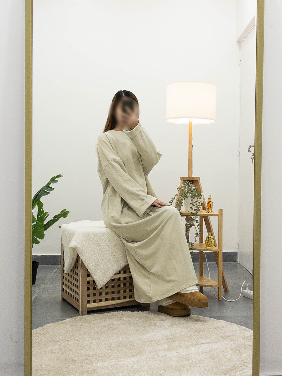 Loose-fitting cotton dress with round neck and long sleeves, one size